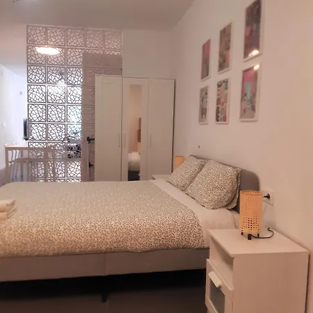 Apartamento La Caramba Amplio En La Playa Málaga